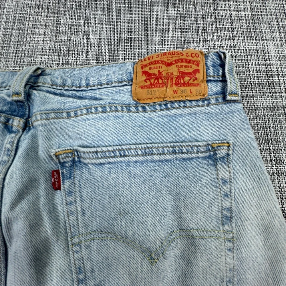 Levis *orders ship